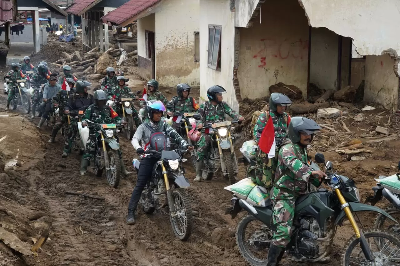 tni-kerahkan-100-motor-tembus-wilayah-terisolir-aceh-antar-10-ton-beras