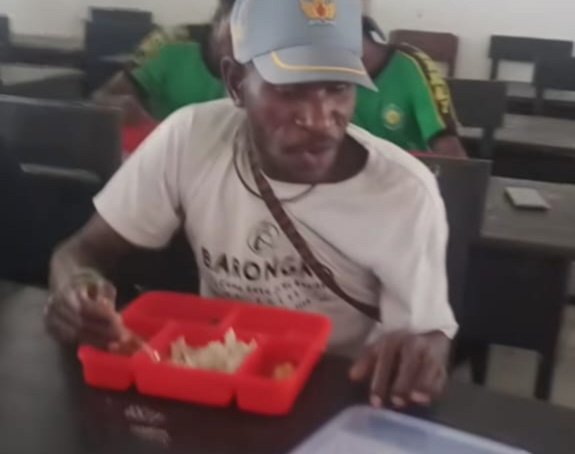 Makan Bergizi Gratis Dinikmati Siswa Papua Pegunungan, Warganet Ikut Bahagia