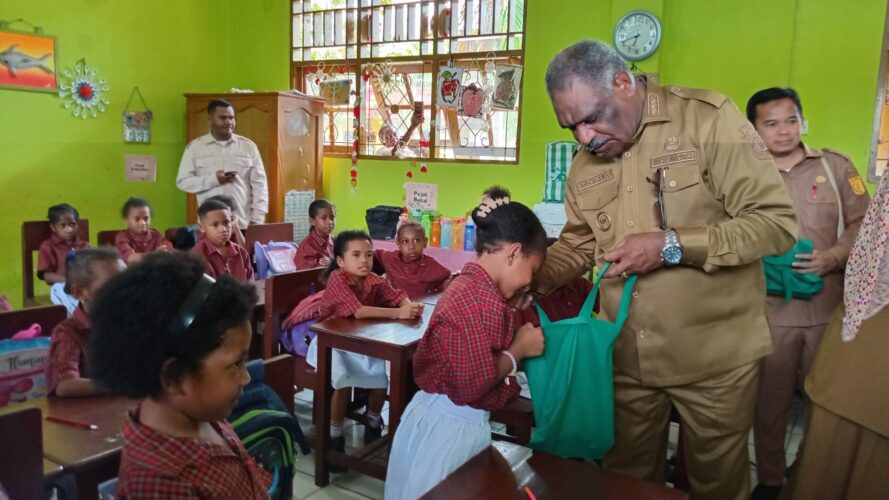 Peluncuran MBG di Kota Jayapura, Walikota Abisai: Jangan Ada Menolak Makan Gratis