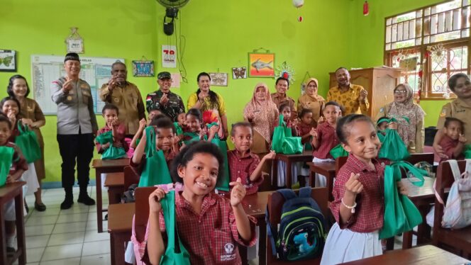 peluncuran-mbg-di-kota-jayapura-walikota-abisai-jangan-ada-menolak-makan-gratis