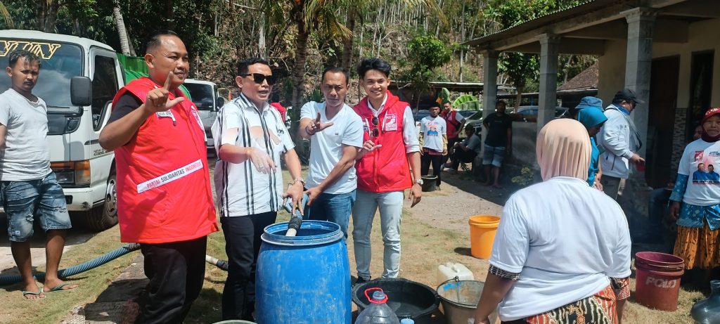 DPD PSI Droping Bantuan Air Bersih di Wonogiri Selatan