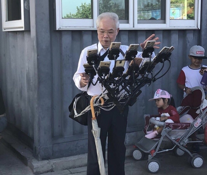 seorang-kakek-70-tahun-di-taiwan-bermain-pokemon-go-dengan-11-ponsel