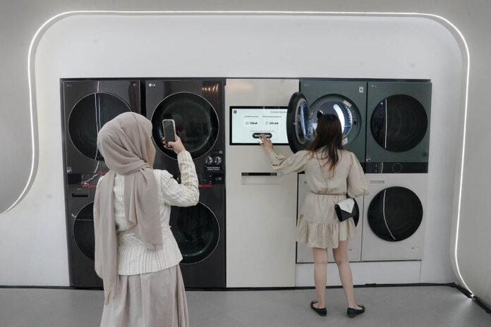 daripada harimu kelabu gabut gak menentu mending cus sat set gpl ke LG Zona Seru