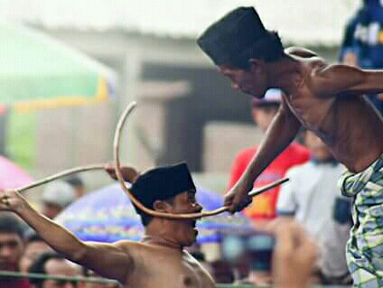 Ritual Ojung, Rela Meneteskan Darah Demi 'Setetes' Hujan