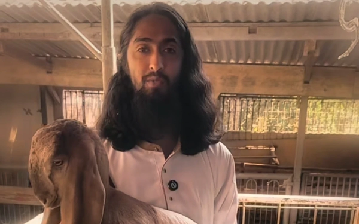 bang-faiq-penjual-kambing-di-batu-viral-wajahnya-disebut-mirip-yesus