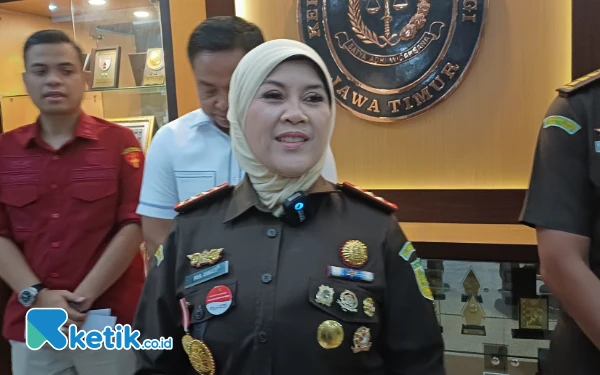 asyik-jelang-pensiun-kajati-jatim-mia-amiati-dapat-jatah-komisaris-bank-mandiri