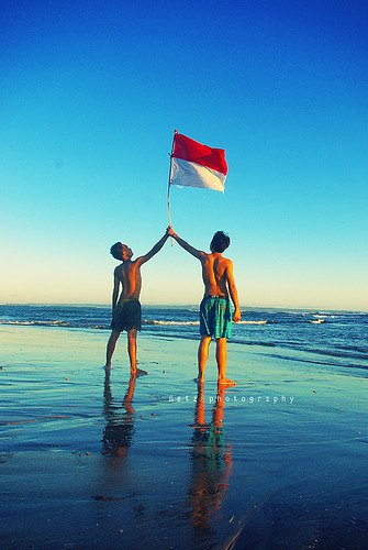 Upacara Hari Senin Membosankan? Mampir Sini