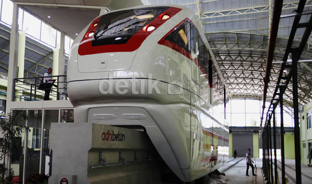 Bandingkan Monorel Buatan China dengan Karya Indonesia - Agan pilih yang mana?