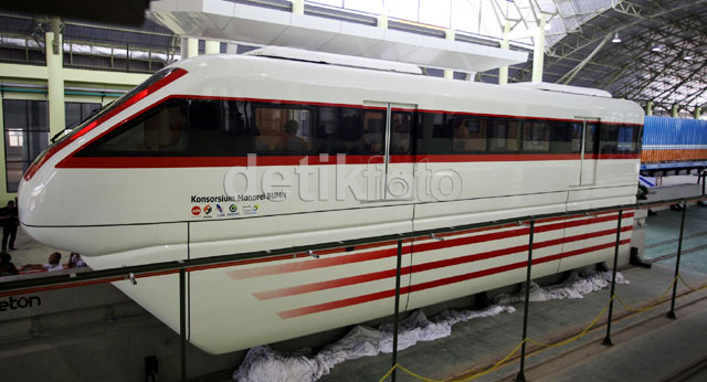 Bandingkan Monorel Buatan China dengan Karya Indonesia - Agan pilih yang mana?