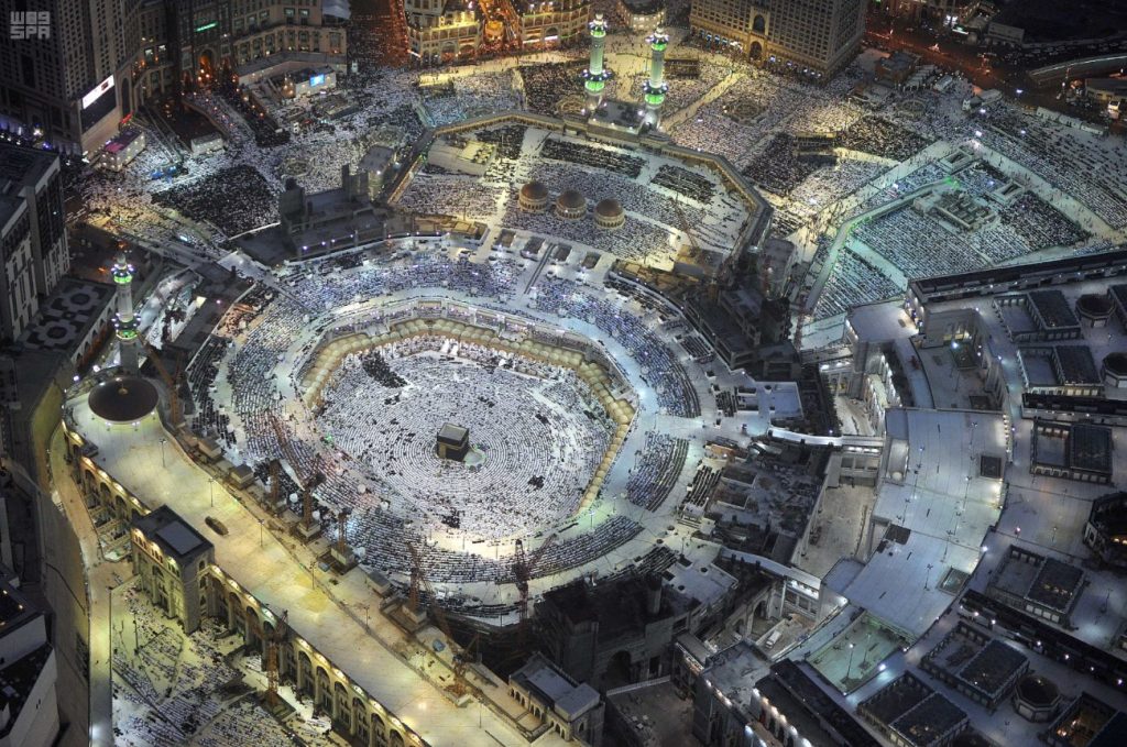 MENJELAJAHI KEAJAIBAN ARAB SAUDI: 15 DESTINASI WISATA YANG WAJIB DIKUNJUNGI