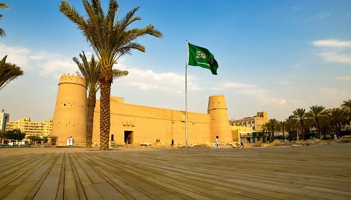 MENJELAJAHI KEAJAIBAN ARAB SAUDI: 15 DESTINASI WISATA YANG WAJIB DIKUNJUNGI