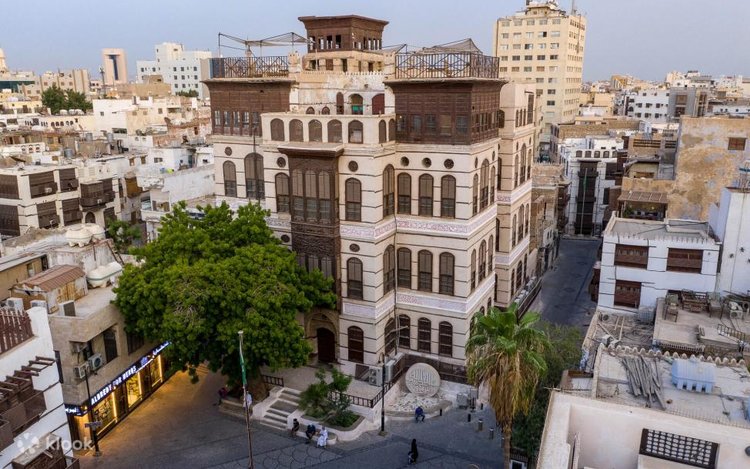 MENJELAJAHI KEAJAIBAN ARAB SAUDI: 15 DESTINASI WISATA YANG WAJIB DIKUNJUNGI