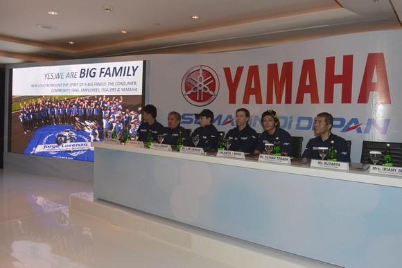 Video: Lorenzo-Rossi Resmikan Logo Baru Yamaha di Jakarta