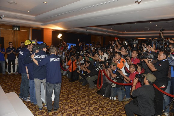 Video: Lorenzo-Rossi Resmikan Logo Baru Yamaha di Jakarta