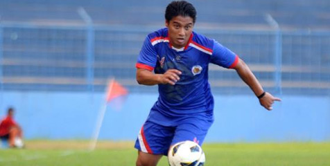 Pemain Bola WNI ( ASLI / NO BLASTERAN ) yang pernah / sedang bermain di luar negeri