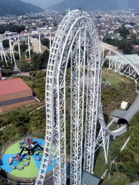 7 Roller Coaster Paling Seram di Dunia! Berani Coba?