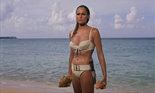 Para Bond Girl Dalam Balutan Bikini