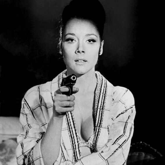 Para Bond Girl Dalam Balutan Bikini