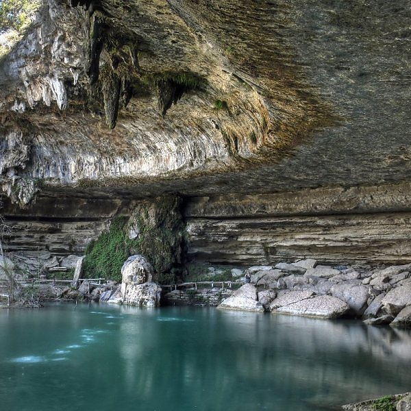 10 Gua Danau Bawah Tanah Luar Biasa Indah di Dunia