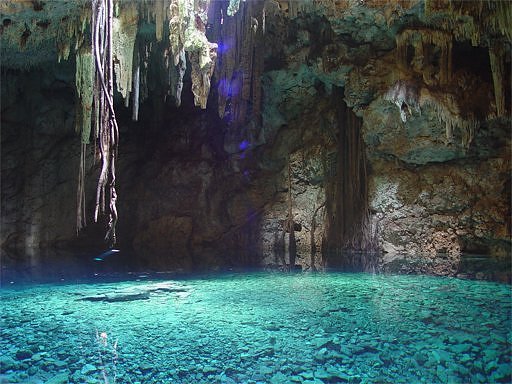 10 Gua Danau Bawah Tanah Luar Biasa Indah di Dunia