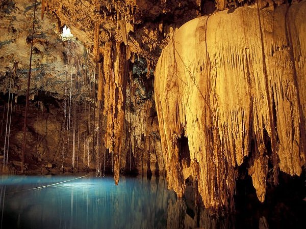 10 Gua Danau Bawah Tanah Luar Biasa Indah di Dunia