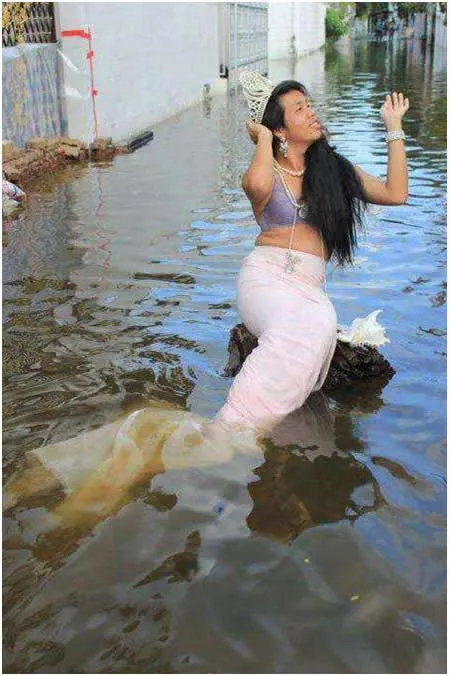 Foto-Foto Bahagia Yang Diambil Saat Banjir Melanda
