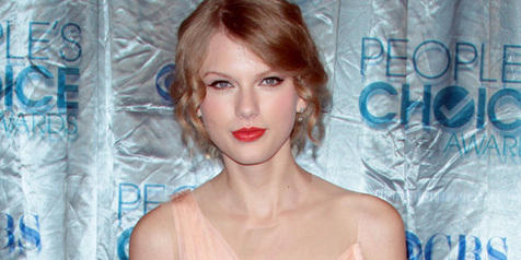 Taylor Swift diancam akan disebarin foto-foto syur-nya