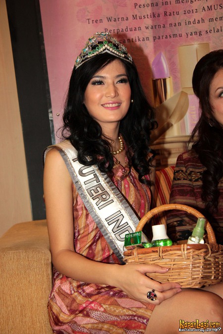 Senyum Seorang Maria Selena