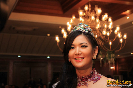 Senyum Seorang Maria Selena