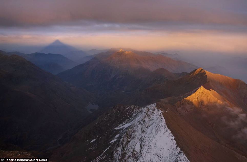 Penampakan &#039;Gunung Hantu&#039; di Alpen