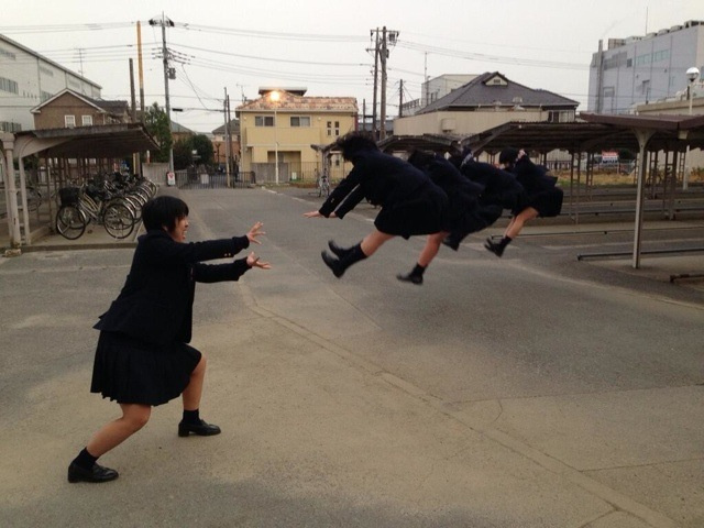 Jurus KAMEHAMEHA Menjadi Tren Foto Terbaru Remaja Jepang