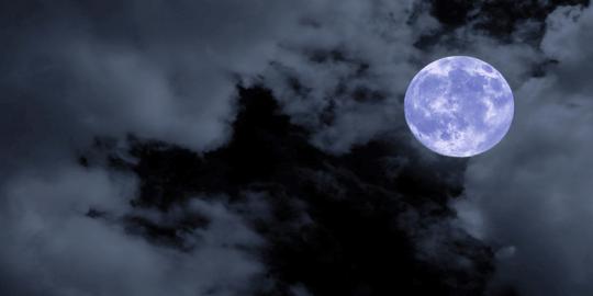  Blue Moon AKAN MENAMPAKAN DIRI 