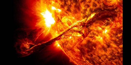 NASA berhasil abadikan jilatan raksasa Matahari