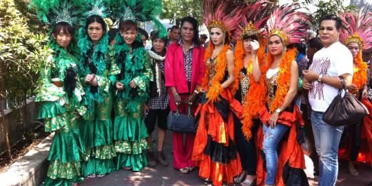 Kisah Waria di Balik Kemenangan Jokowi