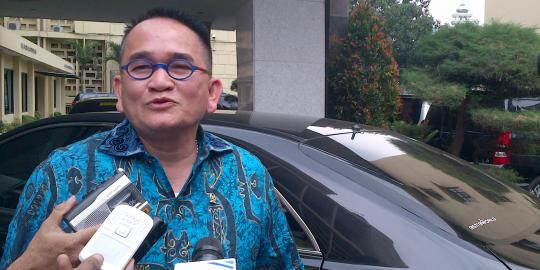 &#91;trend baru&#93; kacamata model Pemilu ala Ruhut Sitompul
