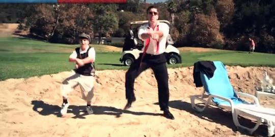 Kalah dari Obama, 'Mitt Romney' ber-Gangnam Style