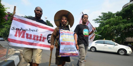 4 Aksi nekat jalan kaki lintas pulau jawa