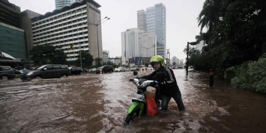 ( Songong Level Dewa ) Anggota DPRD: Banjir lumpuhkan Jakarta, Jokowi dianggap gagal