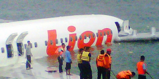  5 Pesawat ini jatuh di laut dan sungai