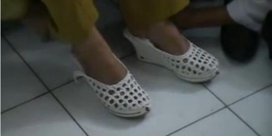 Sepatu Anti Kekerasan Seksual Karya Anak SMP N 1 Bogor