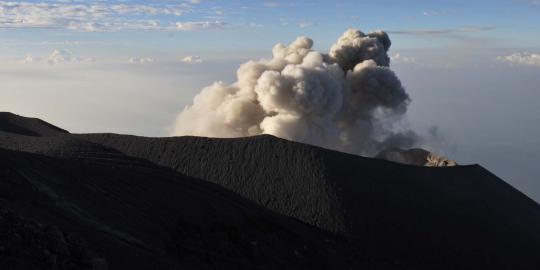 Legenda Gunung Semeru dan paku bumi Jawa