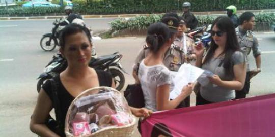 Sekelompok waria ingin jadi simpanan Fathanah