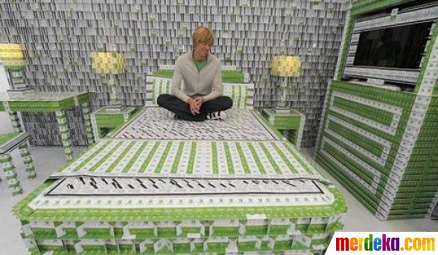 Wow, hotel ini terbuat dari 200.000 kartu plastik