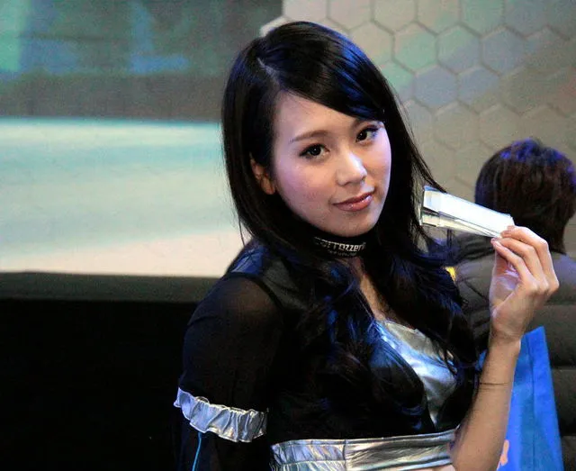 Gadis Tokyo Auto Salon 2013