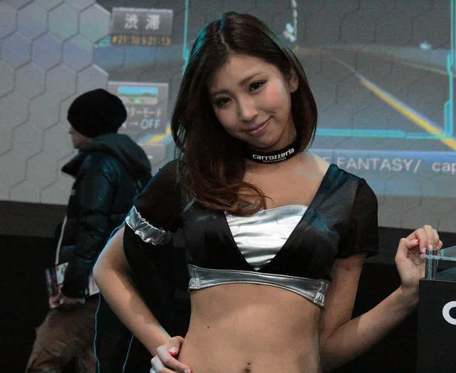 Gadis Tokyo Auto Salon 2013