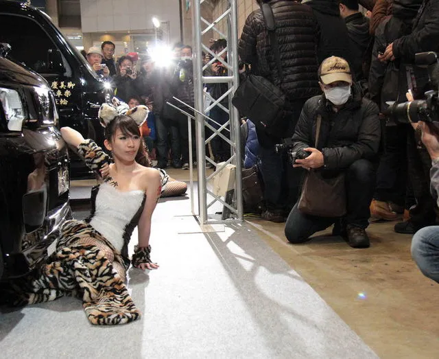 Gadis Tokyo Auto Salon 2013