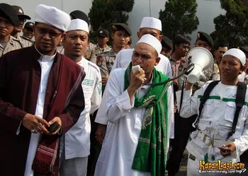 akibat-anarkis-rusak-kantor-pemerintah-3-pengikut-fpi-dituntut-8-bulan-penjara