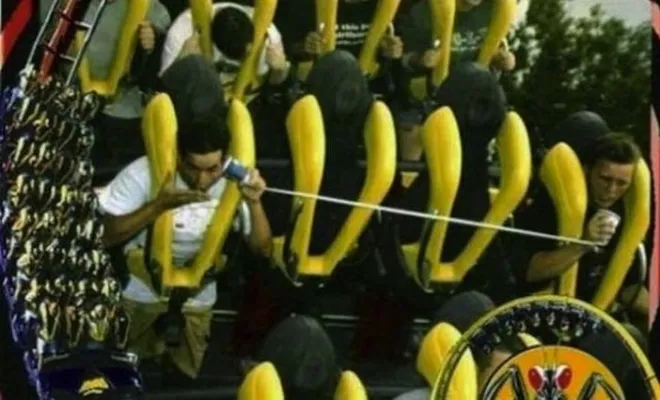 Foto Reaksi-reaksi super konyol penumpang Roller Coaster