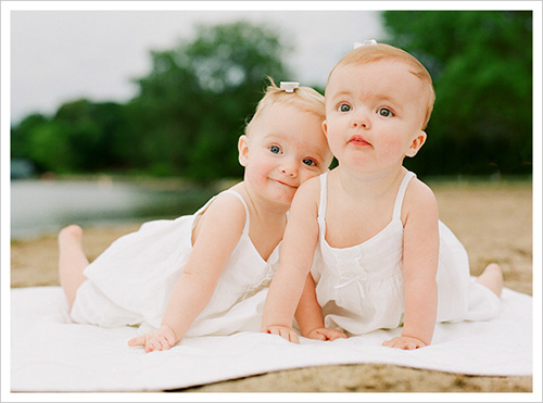 10 Foto Bayi Kembar Yang Lucu dan Unik