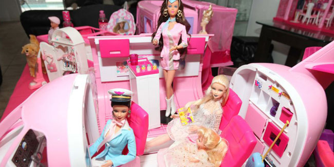 Si Manusia Barbie Yang Memiliki Koleksi Barbie Yang Sangat Banyak (PIC)